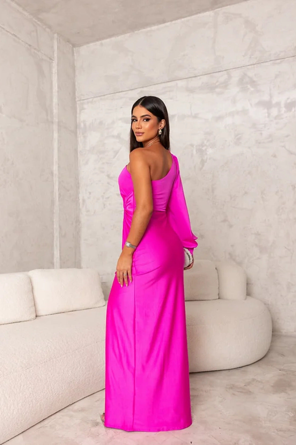 Elegant women's one-shoulder party dress, offering a flattering fit and beautiful flowing movement.
