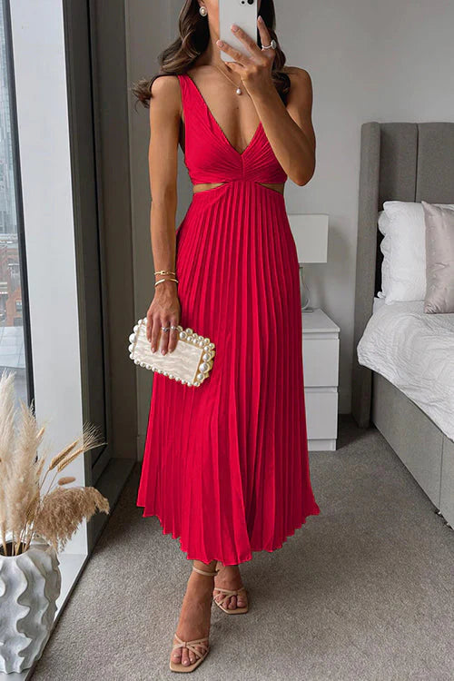 Elegant pleated maxi dress, a new flowy summer gown with V-neck, cut-out waist, perfect for parties