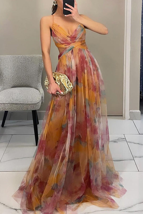 Summer flowy maxi dress, elegantly pleated for women, suitable for various occasions.