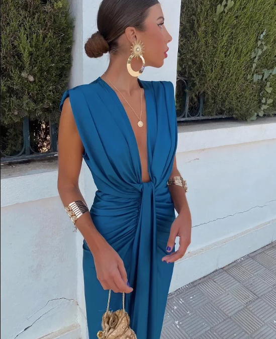 Sophisticated pleated maxi dress in a light fabric, great for warm weather