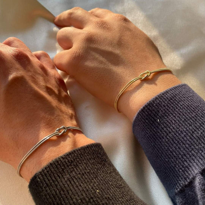 Minimalist stainless steel knot bracelet, a subtle and elegant design for modern women's fashion jewelry.