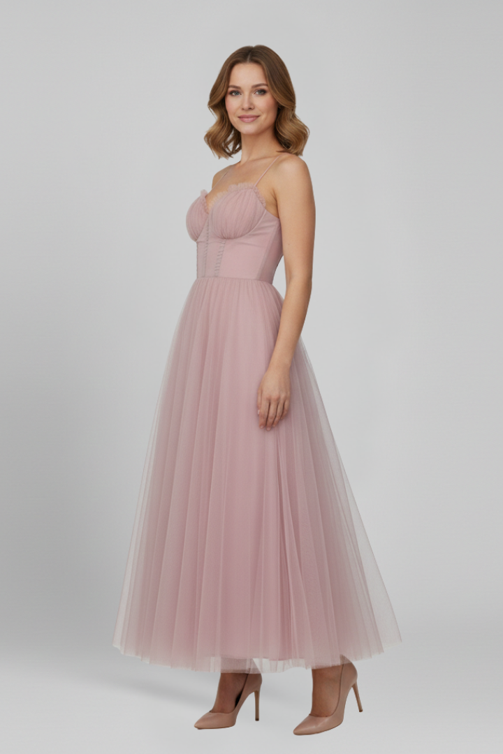 Stunning strapless tulle dress with a long skirt, a chic option for any elegant occasion.