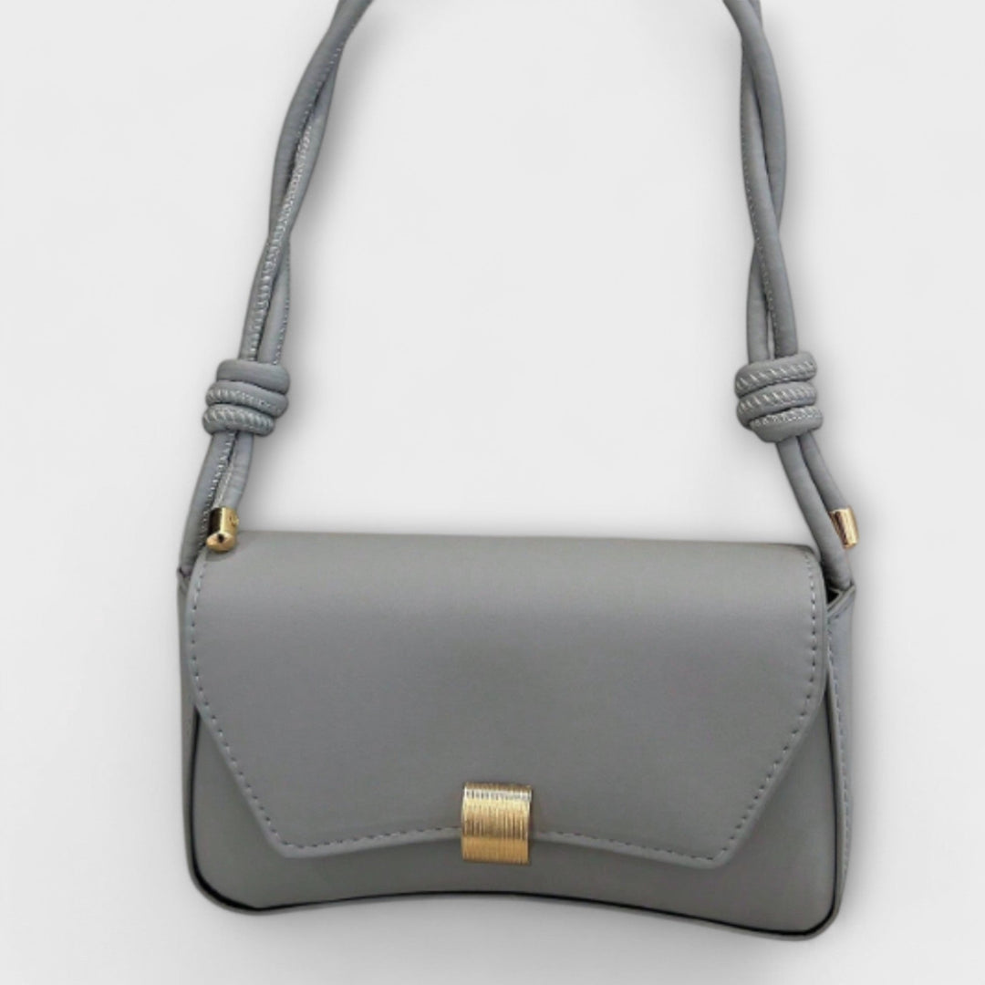Chic women's shoulder bag, vintage-inspired flap design, perfect for elegant casual outfits.