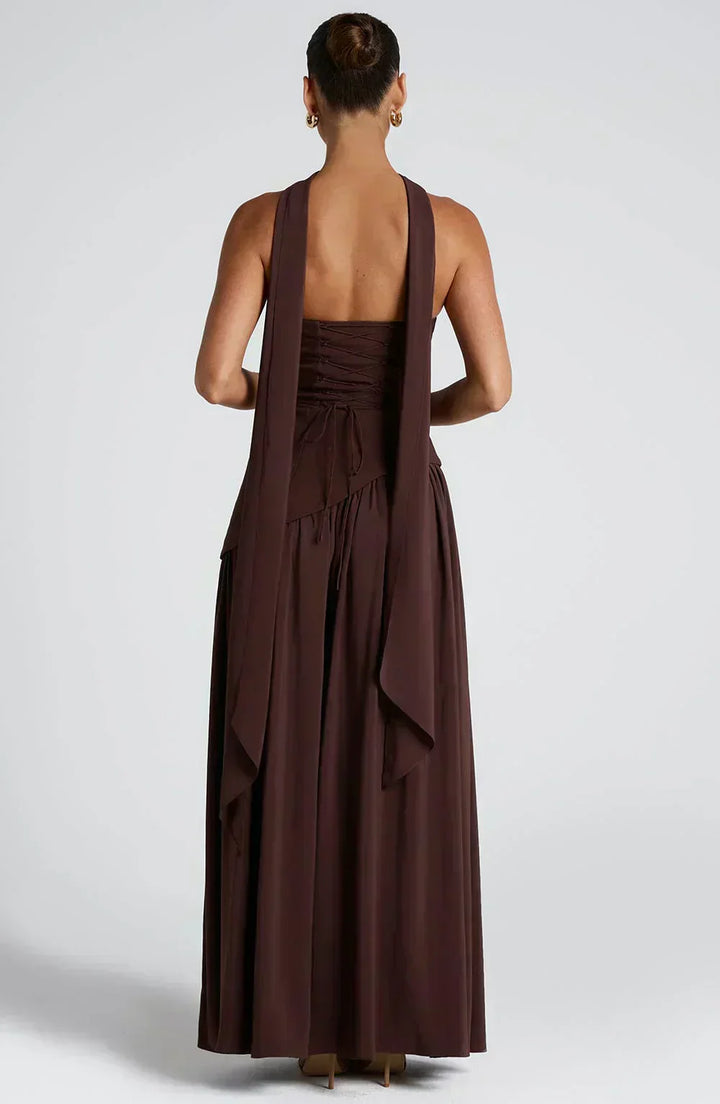 Stunning women's asymmetric maxi dress, ideal for upscale events, with a sleek profile and refined aesthetic.