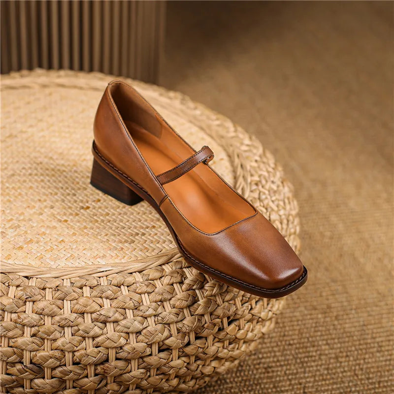 Women's spring footwear: sophisticated block heel shoes with ankle strap, blending style and comfort.