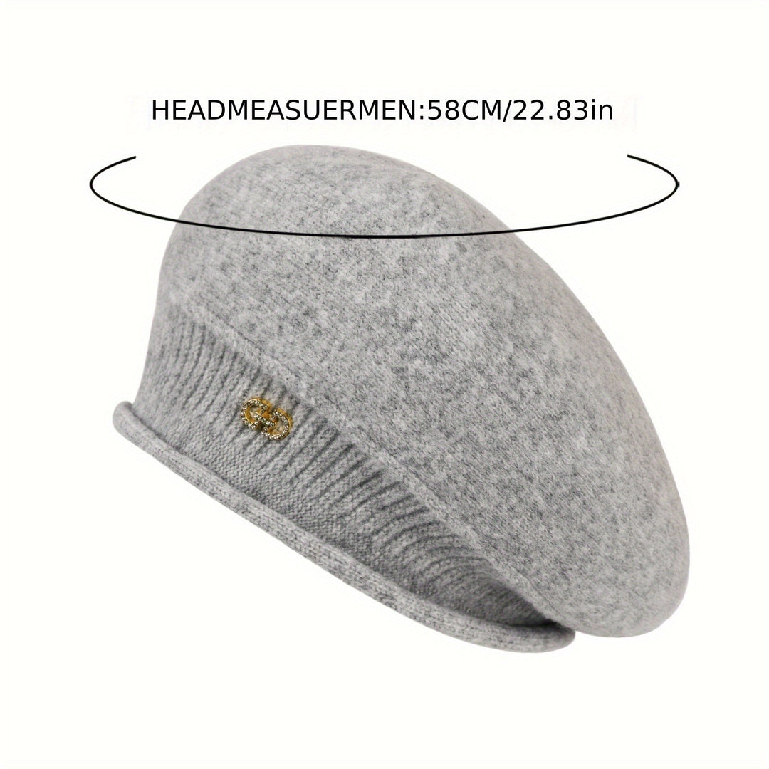 Elegant women's chic knitted beret, a warm winter hat perfect for stylish cold-weather fashion.