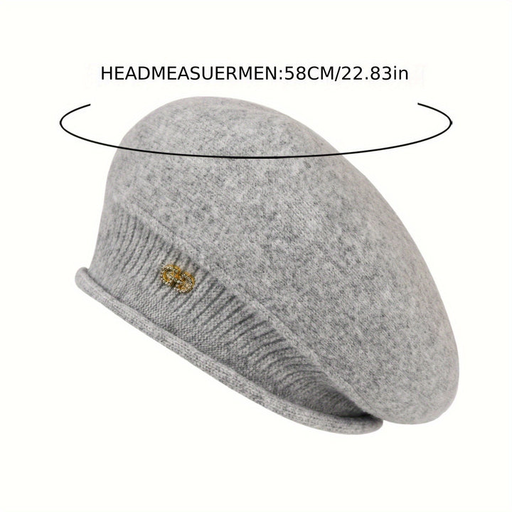 Elegant women's chic knitted beret, a warm winter hat perfect for stylish cold-weather fashion.