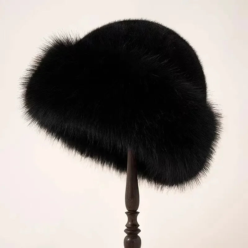 Fashionable women's spring beret hat with a classic design, a versatile chic summer accessory.