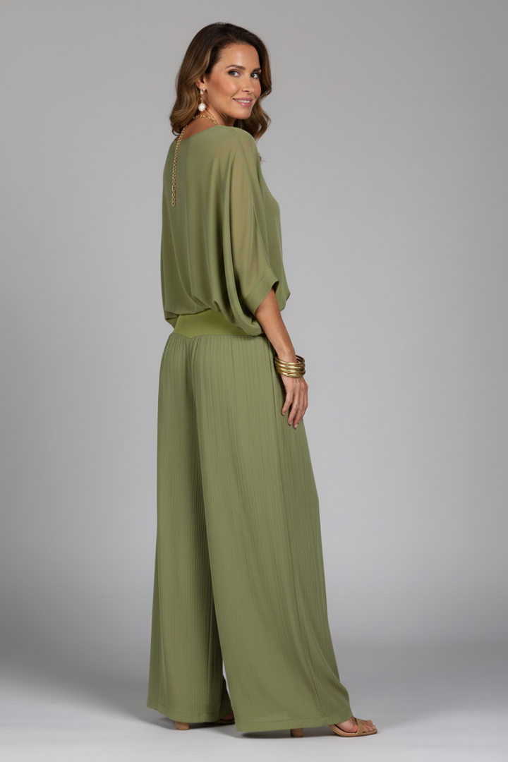 Flowy women's two-piece set in lightweight chiffon, featuring a V-neck and trendy wide-leg trousers.