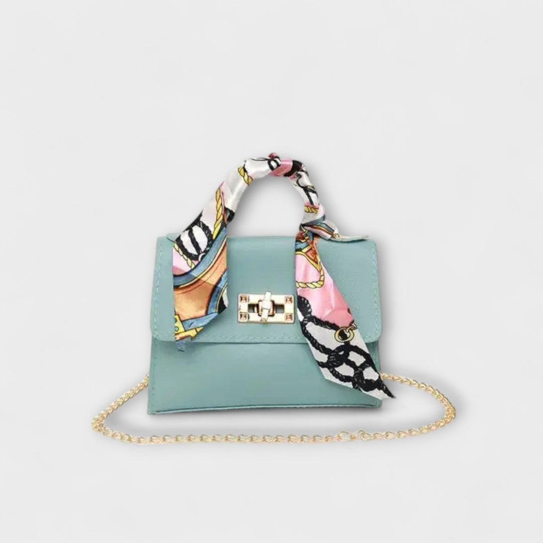 Classic black women's shoulder bag with refined chain detail, versatile for any outfit
