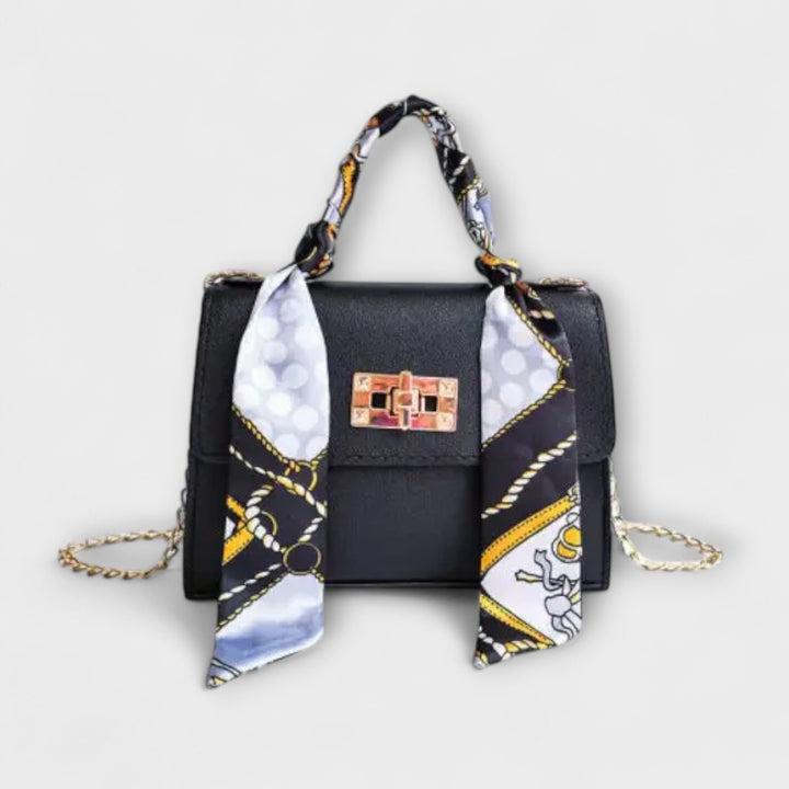Stylish women's chain strap handbag, perfect as a fashion accessory for elegance and versatility