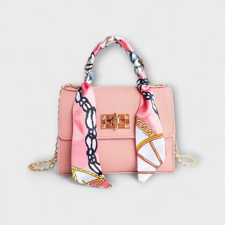 Refined women's shoulder handbag with gold chain, a structured and classic accessory