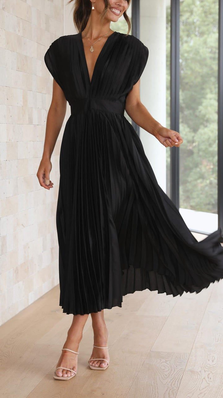 Stylish pleated v-neck long dress for women, suitable for summer.