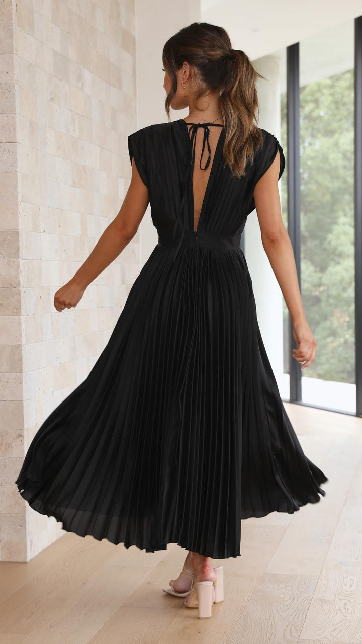 Summer casual v-neck pleated maxi dress for ultimate women's comfort.