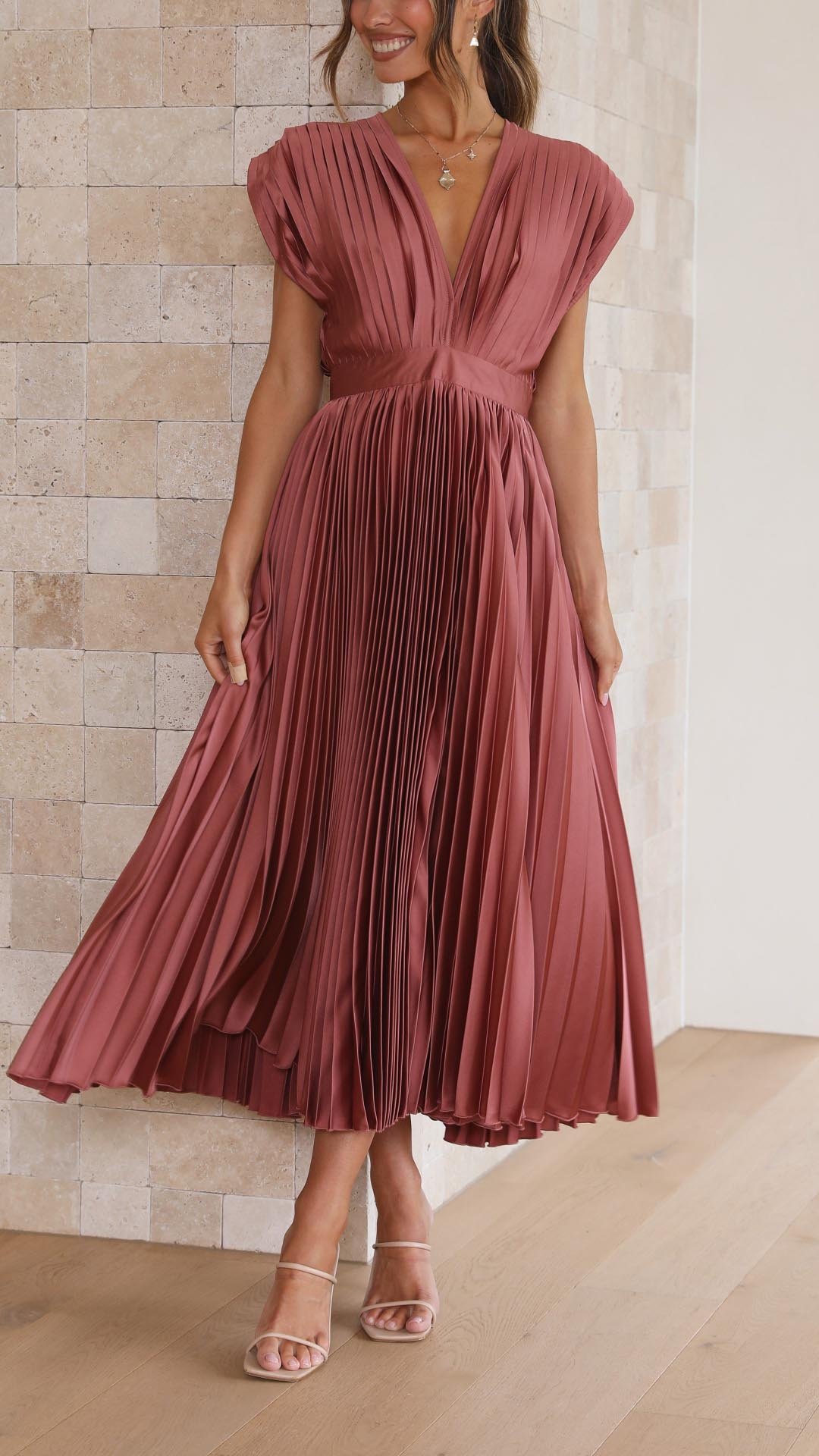 Casual yet chic v-neck maxi dress with beautiful pleats for women.