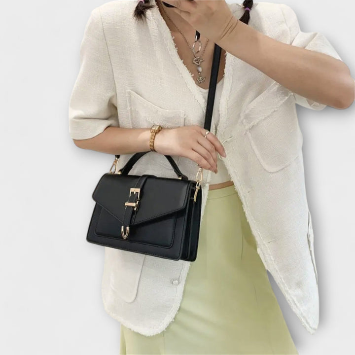 Sophisticated women's classic shoulder bag with a structured silhouette, ideal for any occasion.