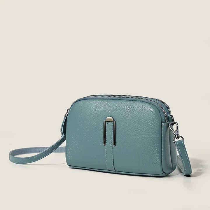 Elegant women's crossbody bag in a classic design, perfect for everyday use.
