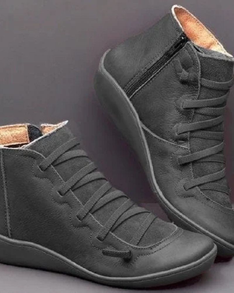 Women's stylish and supportive boots, elegant everyday footwear, perfect for comfortable autumn/winter fashion.