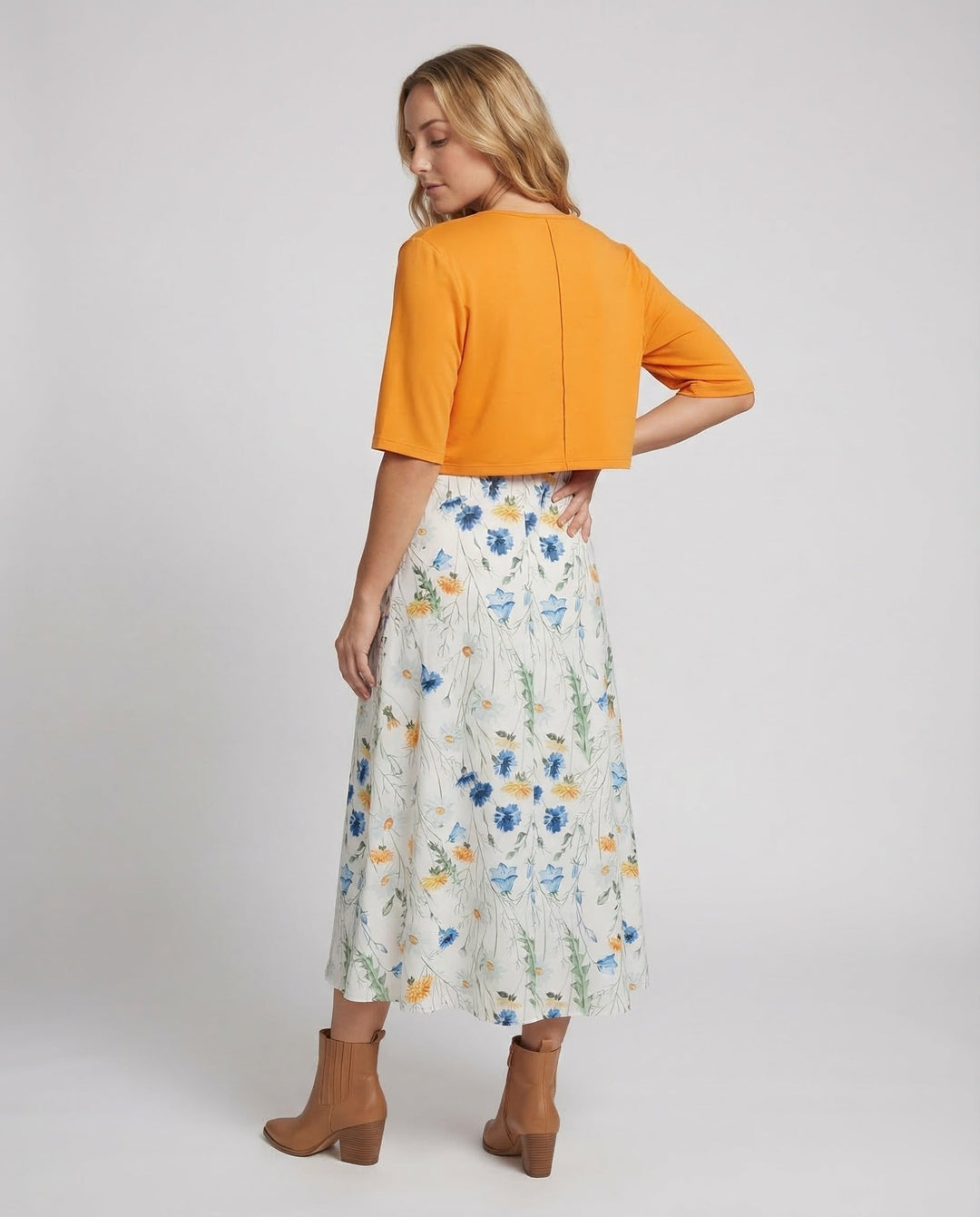 Stylish women's floral midi skirt, from an elegant two-piece dress set. Ideal for summer casual chic.
