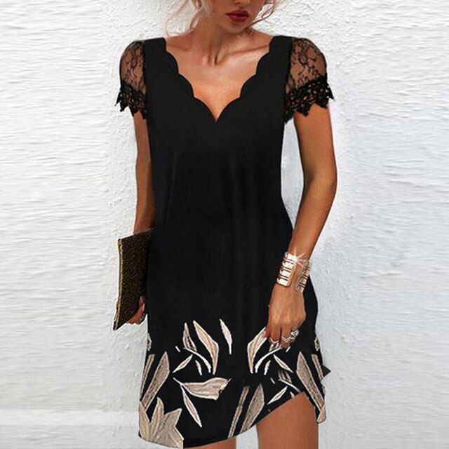 Elegant women's formal evening dress with exquisite details, perfect for special occasions.