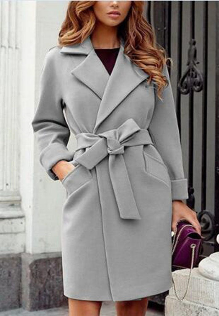 Stylish women's beige blazer-style winter coat, versatile and elegant with classic details for fashion.