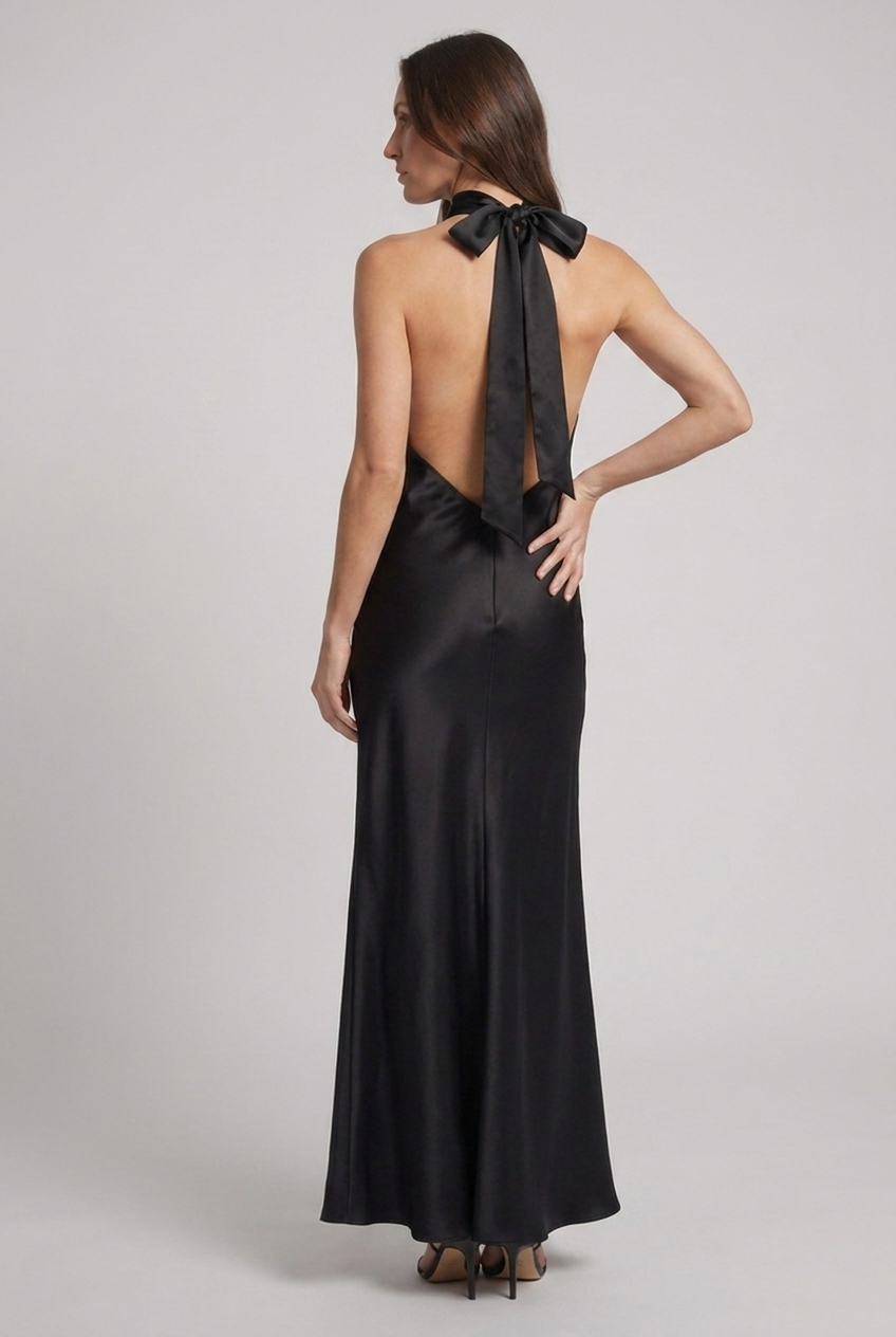 Graceful women's halterneck maxi dress, an elegant choice for wedding guests, galas, and formal parties.