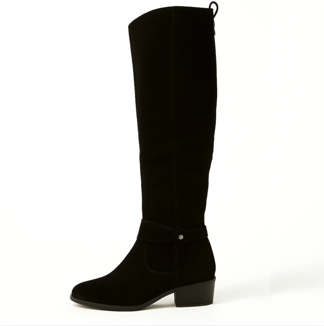 Women's knee-high suede boots with a refined design, perfect for an elegant fall or winter look