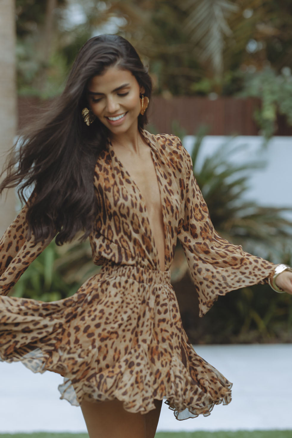 Casual chic mini dress for women, long sleeve leopard print, ideal for summer occasions