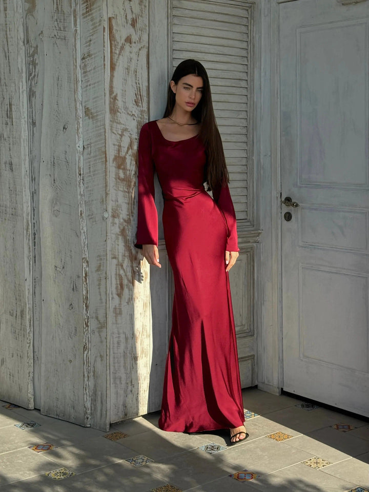 Graceful long sleeve maxi dress for women, ideal for elegant evening events and formal gatherings.