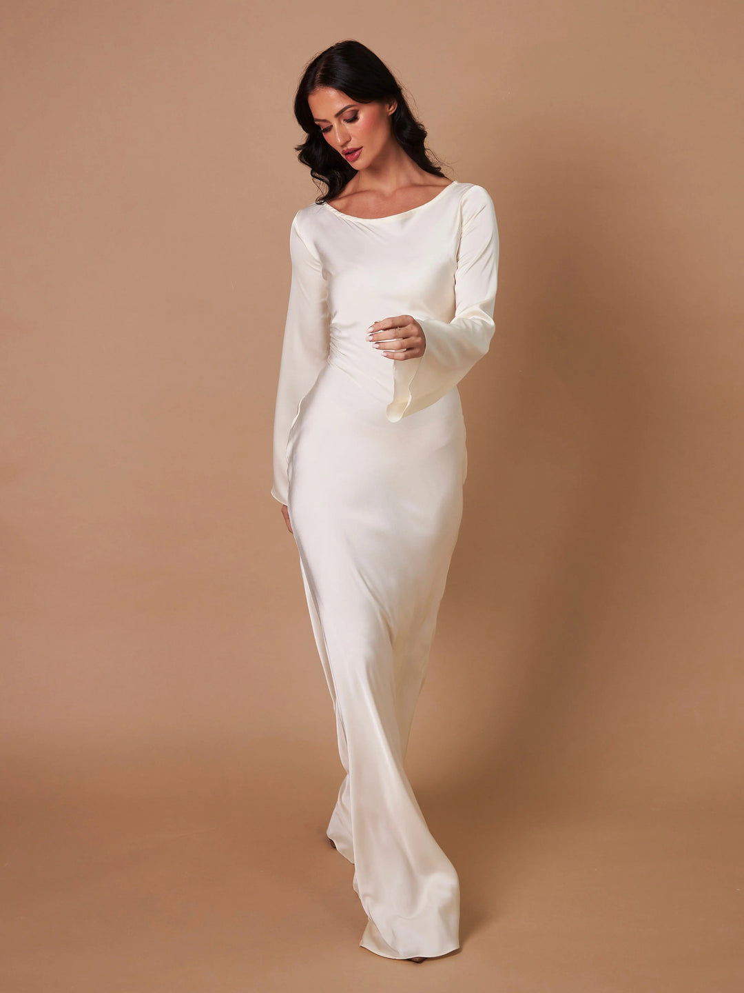 Flowing women's long sleeve maxi dress, a chic option for evening parties and sophisticated events.