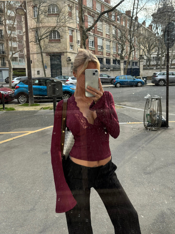 Casual chic women's burgundy v-neck long sleeve top, suitable for elegant evening wear.