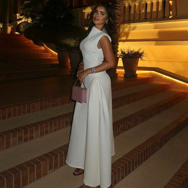 Chic long-sleeved women's maxi dress, flowing fabric, featuring a sophisticated stand collar and side slit.