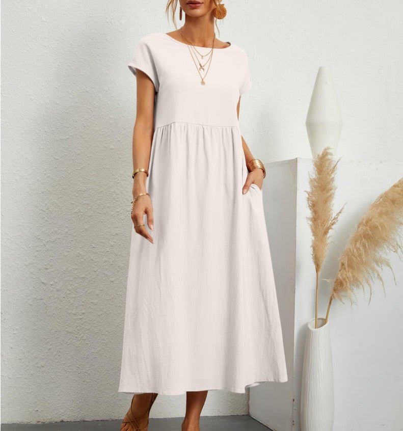 Breathable women's summer maxi dress, ideal for comfortable casual wear or a chic holiday look.