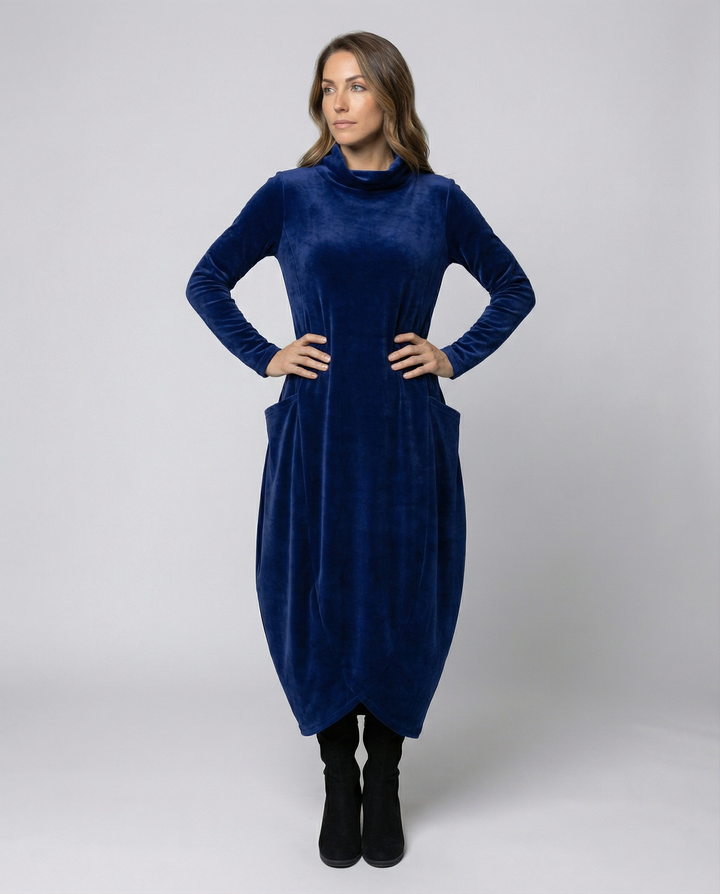Elegant women's midi dress with practical pockets, long sleeves & round neck for versatile style.