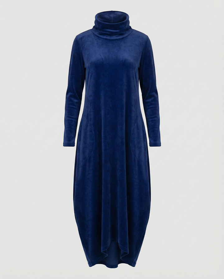 Comfortable women's long sleeve dress with a round neck and convenient side pockets.