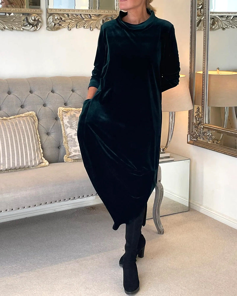 Timeless women's elegant dress, knee-length, long sleeves, with practical pockets for everyday chic.