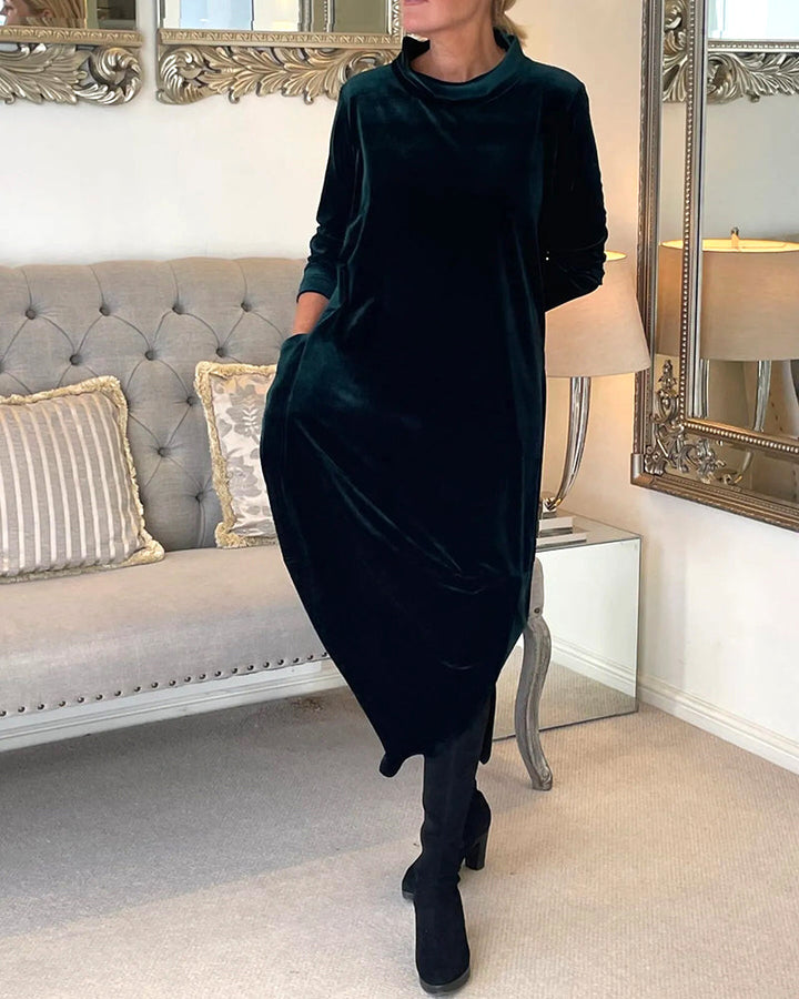Timeless women's elegant dress, knee-length, long sleeves, with practical pockets for everyday chic.