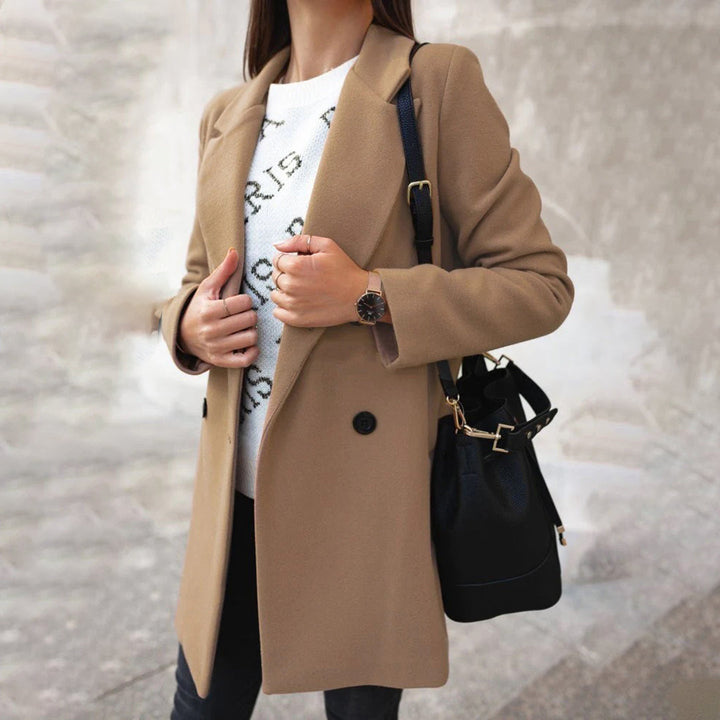 New women's elegant fashion long winter coat made of a luxurious wool blend, ideal for cold weather.