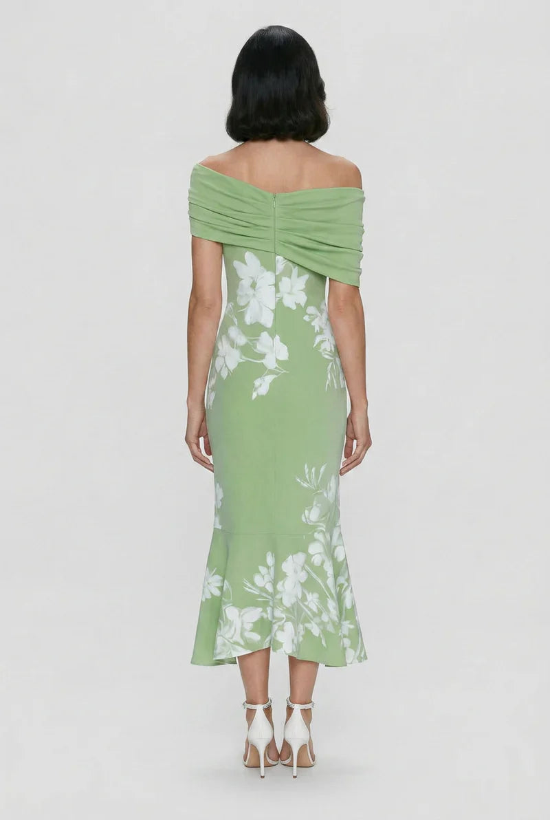 Chic women's off-shoulder bodycon midi dress featuring a vibrant floral pattern. Ideal for fashion.