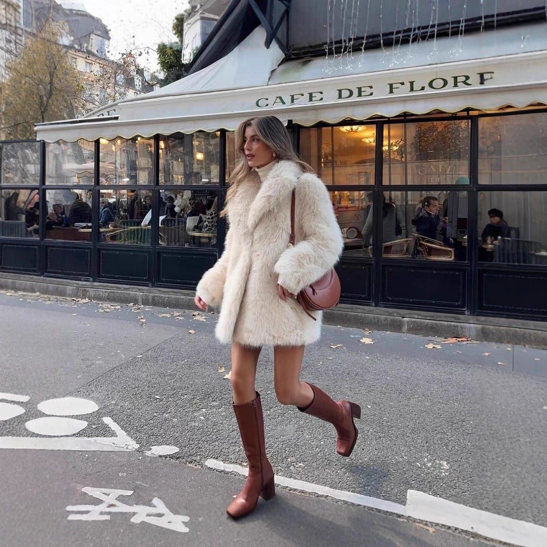 Versatile women's warm off-white winter jacket. Chic outerwear with cozy comfort, suitable for elegant fashion.