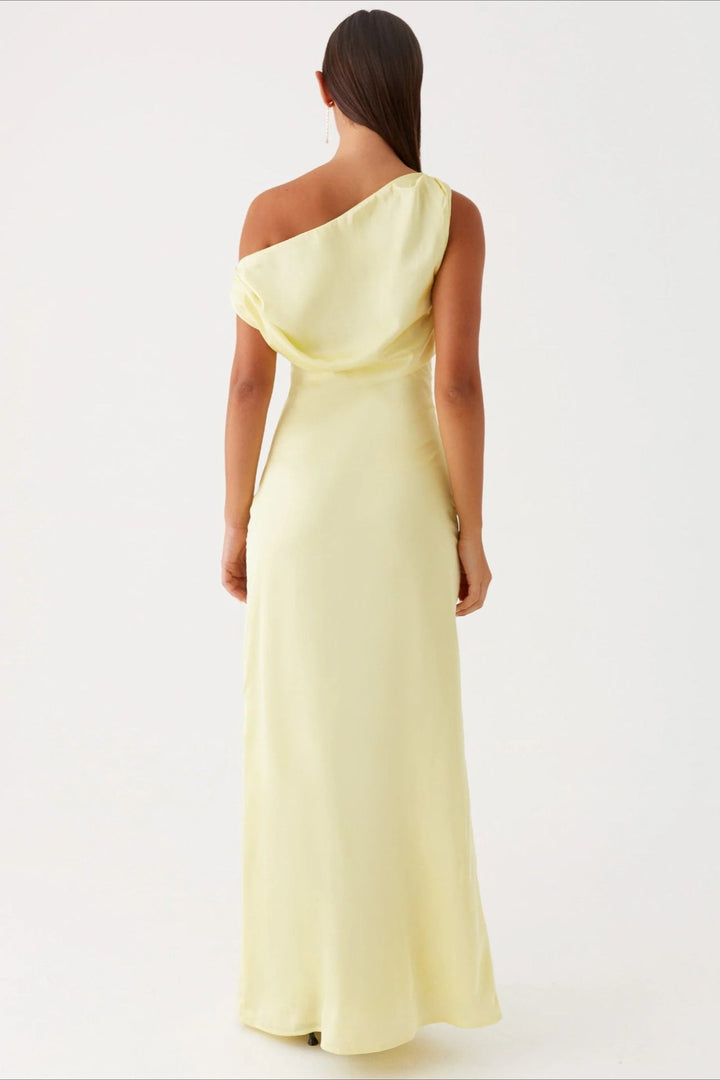 Formal high-waist one-shoulder maxi dress for women, with an elegant asymmetric silhouette.