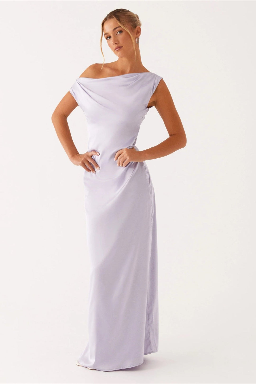 Modern women's party maxi dress: one-shoulder, high-waist, and chic asymmetric detailing.