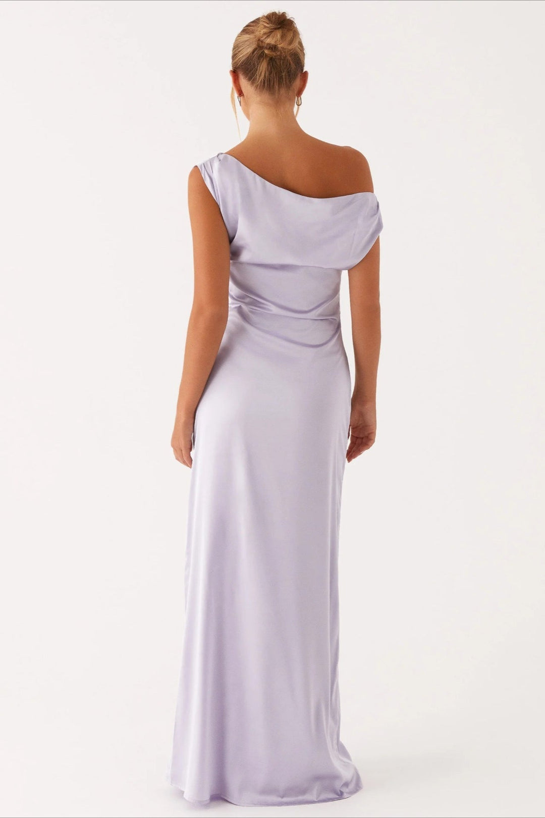 Sleek one-shoulder formal maxi dress for women, high-waist and sophisticated asymmetric style.