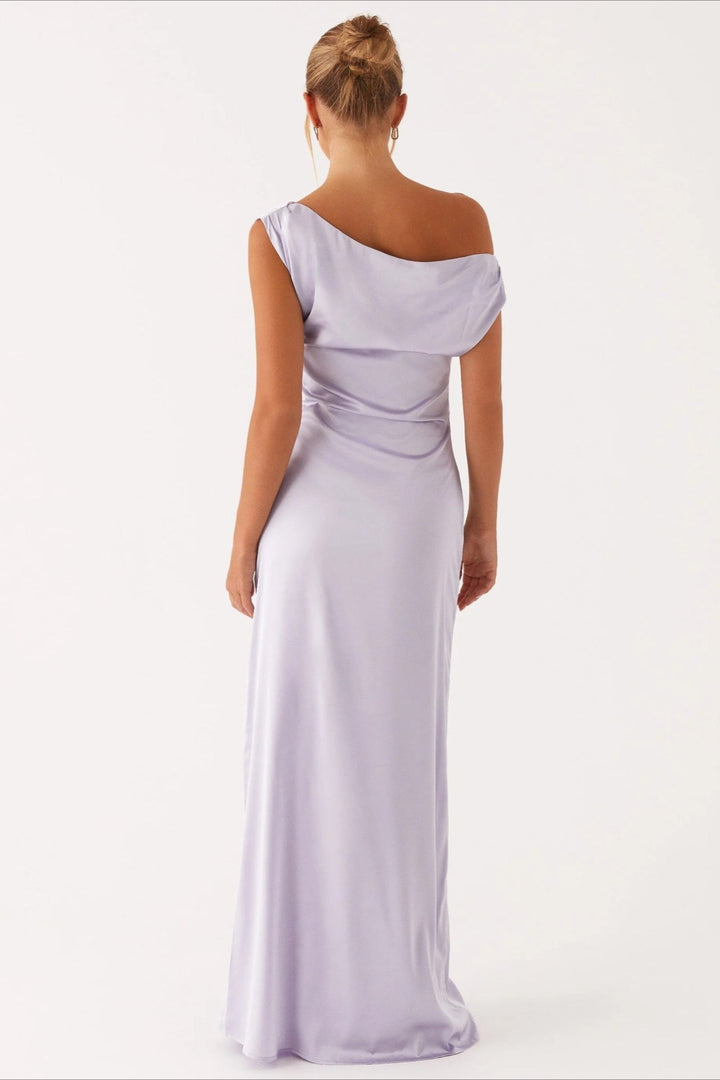 Sleek one-shoulder formal maxi dress for women, high-waist and sophisticated asymmetric style.