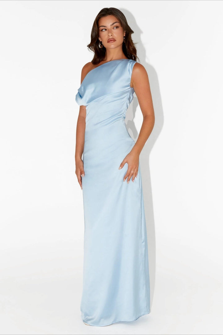 Sophisticated women's evening gown: one-shoulder, high-waist, elegant asymmetric maxi length.