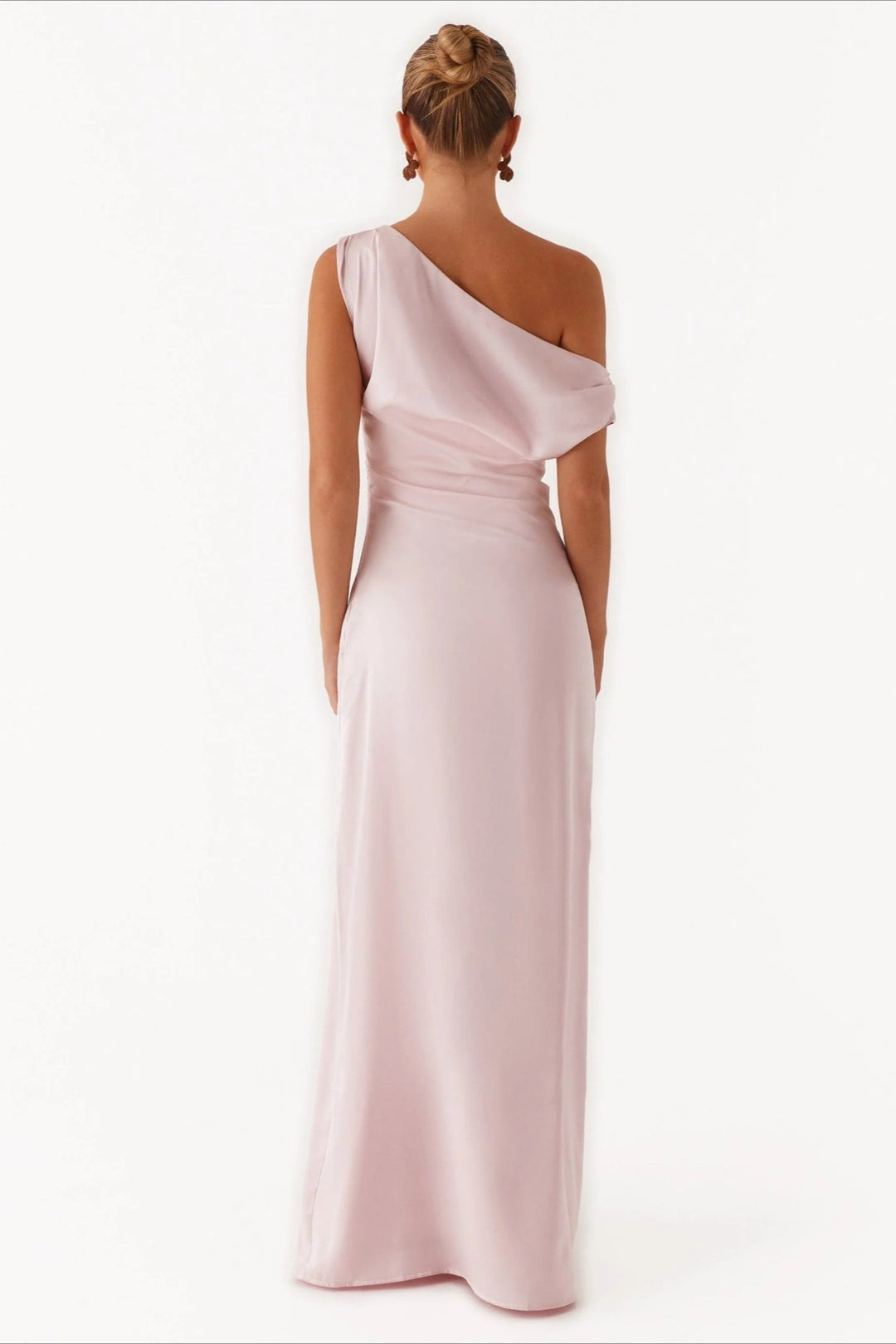 Fashion-forward women's high-waist asymmetric one-shoulder maxi dress, perfect for galas.