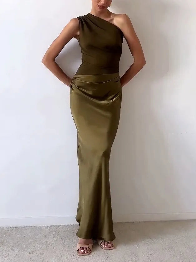 Beautiful women's pleated one-shoulder maxi dress, an elegant long dress for formal parties and events.