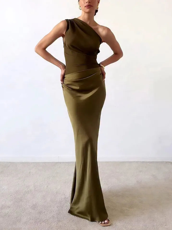 Glamorous women's one-shoulder formal maxi dress with graceful pleats, perfect for evening galas.