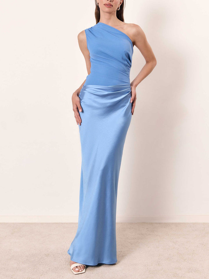 Sophisticated long women's pleated maxi dress, featuring a one-shoulder design, ideal for special occasions.