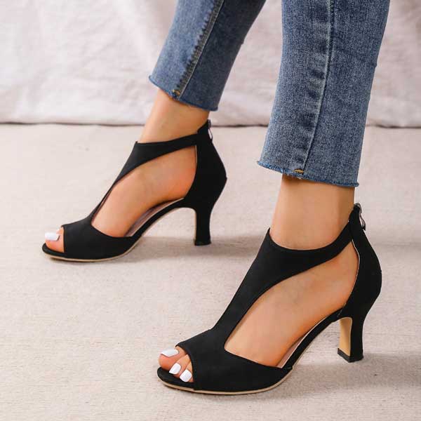 Elegant women's heeled sandals with orthopedic design, ensuring stylish comfort & support.